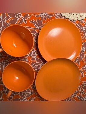 Vintage Oneida Deluxe Melmac Melamine  2 Cups & 2 Saucers MCM